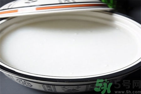 嬰兒能喝米湯加牛奶嗎？嬰兒喝米湯有什么好處？