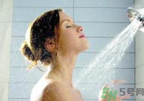 冷水洗澡好還是熱水洗澡好？冷水洗澡好不好？