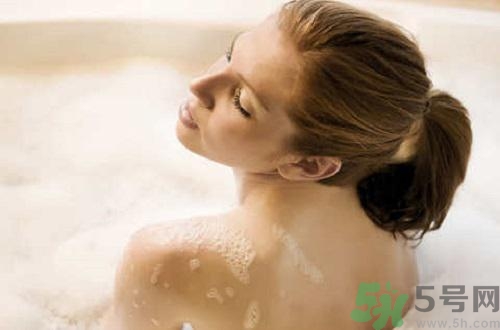 冷水洗澡好還是熱水洗澡好？冷水洗澡好不好？