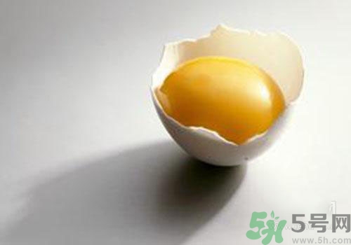 蛋黃和蛋白哪個更有營養(yǎng)？吃蛋黃有什么好處？