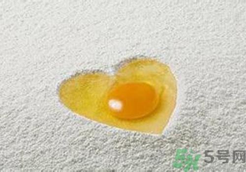 蛋黃和蛋白哪個(gè)更有營養(yǎng)？吃蛋黃有什么好處？