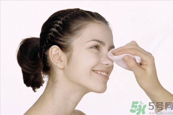 用卸妝水洗臉后還需用洗面奶嗎？卸妝水洗臉后可以不用洗面奶嗎？