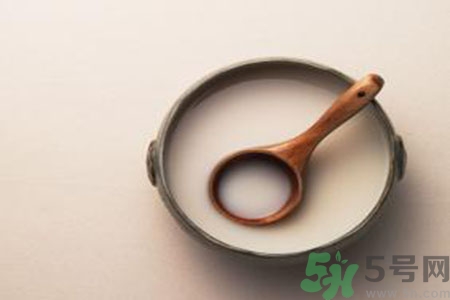 米酒變黃了是什么原因？米酒變黃了還能吃嗎？