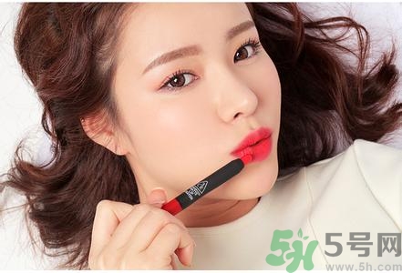 西柚色是珊瑚色嗎？西柚色和珊瑚色的區(qū)別