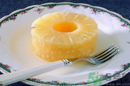 菠蘿為什么要用鹽水泡？吃菠蘿用不用泡鹽水？