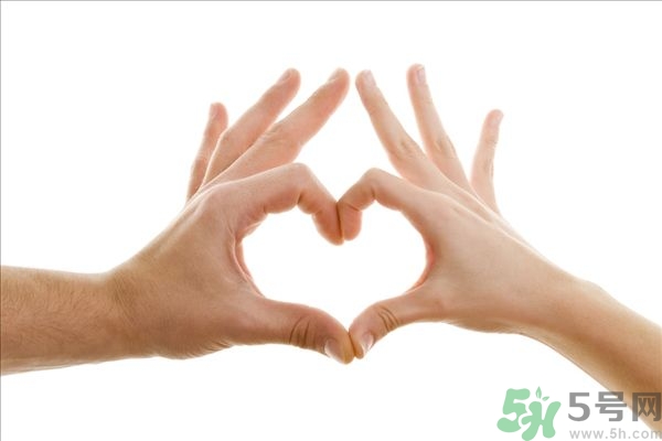 手上長小疙瘩怎么辦？手上長小疙瘩很癢是怎么回事？