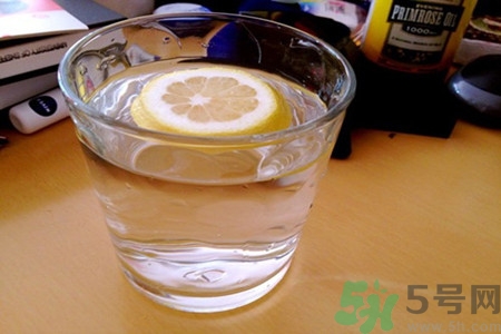 喝檸檬水放冰糖好嗎?檸檬水可以放冰糖嗎? 喝檸檬水放冰糖好嗎?檸檬水可以放冰糖嗎?