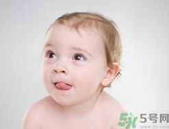 寶寶吃什么對(duì)頭發(fā)好？寶寶頭發(fā)發(fā)黃怎么辦？