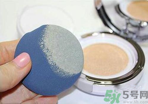 bb霜和氣墊bb的區(qū)別 bb霜和氣墊bb哪個(gè)好？