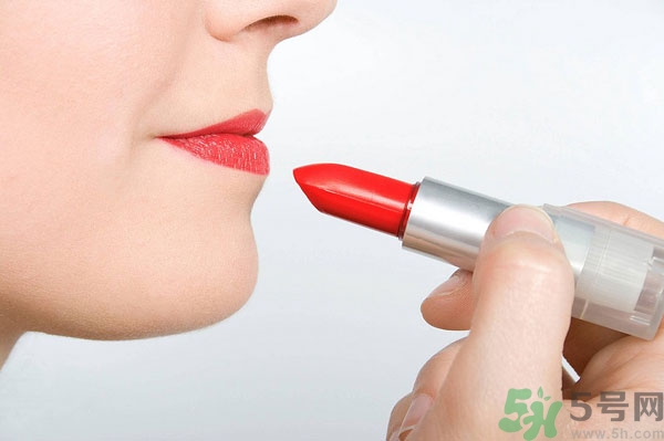 唇色淺用什么顏色的口紅？涂什么顏色的口紅最自然？