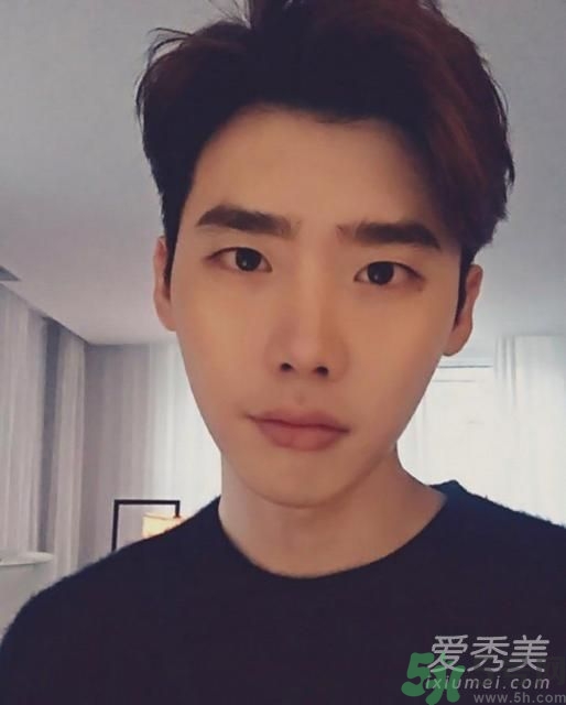 李鐘碩發(fā)型是什么？姜哲發(fā)型是什么？