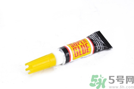 502膠水怎么洗？如何祛除衣服上的膠水？