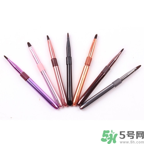 涂口紅的刷子叫什么?涂口紅需要什么工具 涂口紅的刷子叫什么?涂口紅需要什么工具