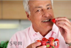 老年人骨質(zhì)疏松吃什么好？骨質(zhì)疏松應(yīng)該如何預(yù)防？
