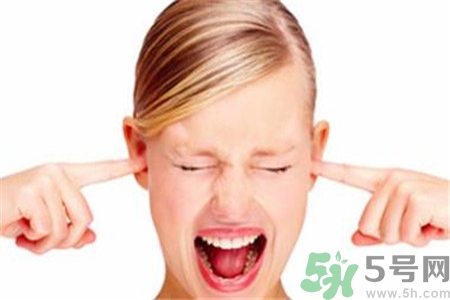 耳朵后面長了個硬包怎么回事？ 耳朵后面長了個硬包怎么辦？