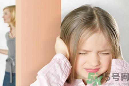 耳朵里面長痘痘怎么辦？耳朵里面長痘痘什么原因？