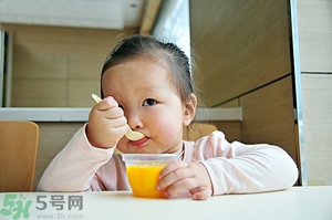 寶寶咳嗽能吃果凍嗎？寶寶多大可以吃果凍？