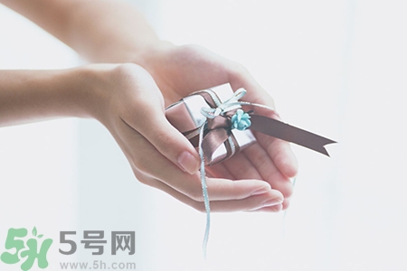 七夕和老婆怎么過？七夕送老婆什么禮物？
