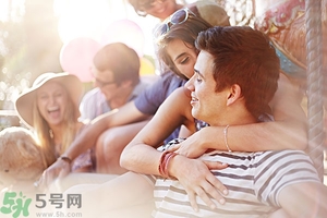 女生喜歡成熟的男生嗎？女生喜歡成熟穩(wěn)重的類型嗎？