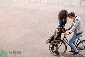 女生喜歡成熟的男生嗎？女生喜歡成熟穩(wěn)重的類型嗎？