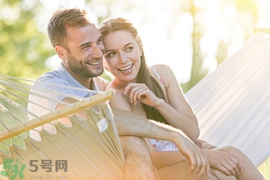 女生喜歡成熟的男生嗎？女生喜歡成熟穩(wěn)重的類型嗎？