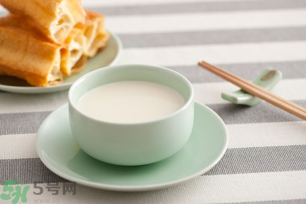 豆奶粉結(jié)塊還能喝嗎？豆奶粉分層還能喝嗎？