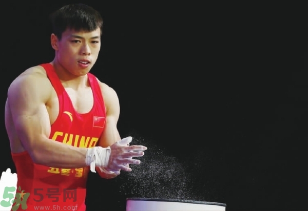 諶利軍舉重棄權(quán) 舉重為什么容易腿抽筋？