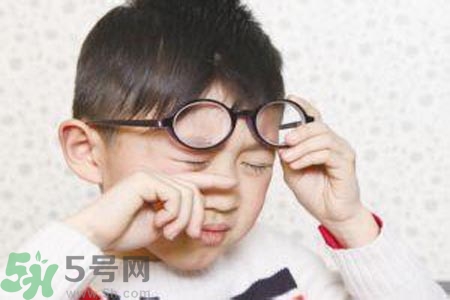 近視眼的發(fā)病因素？近視眼的并發(fā)癥有哪些？