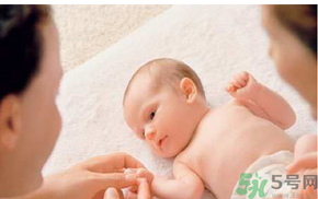 寶寶長(zhǎng)奶蘚怎么回事？寶寶長(zhǎng)奶蘚怎么辦？