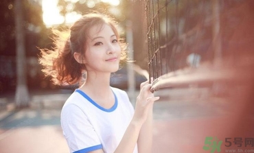 13歲女生平胸怎么辦？13歲女生平胸正常嗎？
