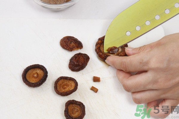 板栗燉鴨好還是燉雞好？栗子燒雞的家常做法