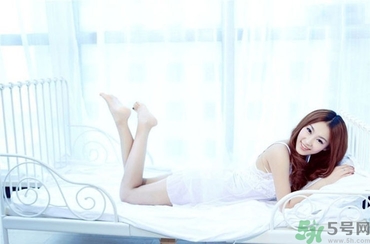 初一女孩能穿情趣內(nèi)衣嗎？初中女生應(yīng)該穿什么內(nèi)衣？