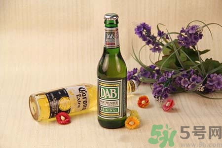 男子喝冰啤后洗澡出血 喝冰啤后可以洗澡嗎？