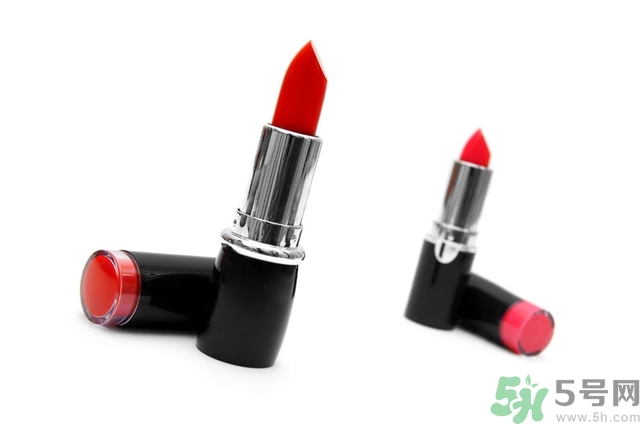 皮膚黑涂什么顏色口紅好看？皮膚白涂什么顏色的口紅？