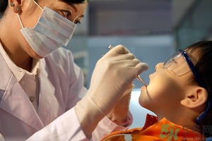 洗牙能讓牙齒變白嗎？洗牙對牙齒有傷害嗎？