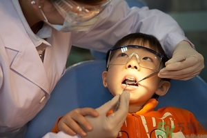 洗牙能讓牙齒變白嗎？洗牙對牙齒有傷害嗎？