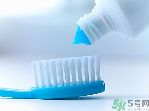 牙膏吃進(jìn)肚子有事嗎?牙膏吃進(jìn)去會(huì)怎么樣