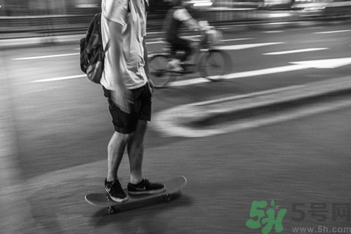 滑板可以用水洗嗎?滑板可以沾水嗎 滑板可以用水洗嗎?滑板可以沾水嗎