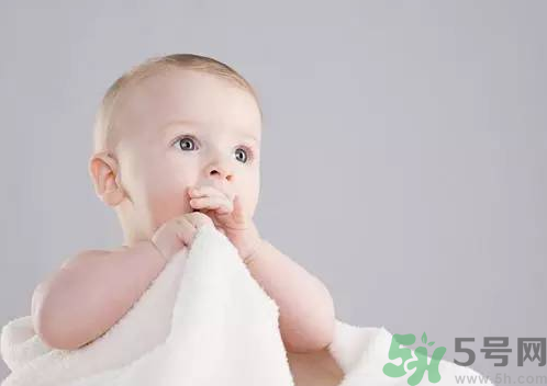 秋季嬰兒要每天洗澡嗎？秋季給嬰兒洗澡的正確步驟