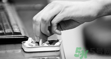 動車吸煙被罰兩次將終身禁乘,為什么動車上不能吸煙? 動車吸煙被罰兩次將終身禁乘,為什么動車上不能吸煙?