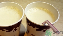 吃月餅可以喝豆?jié){嗎?吃月餅?zāi)芎榷節(jié){嗎? 吃月餅可以喝豆?jié){嗎?吃月餅?zāi)芎榷節(jié){嗎?