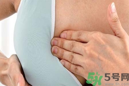 乳房上有硬塊怎么辦？乳房有硬塊的病因是什么？