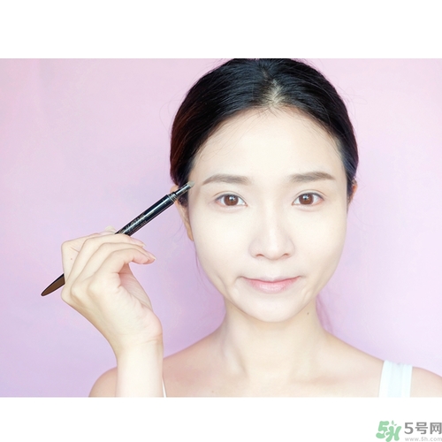 崔雪莉妝容化妝教程 夏天出門(mén)化什么妝好？