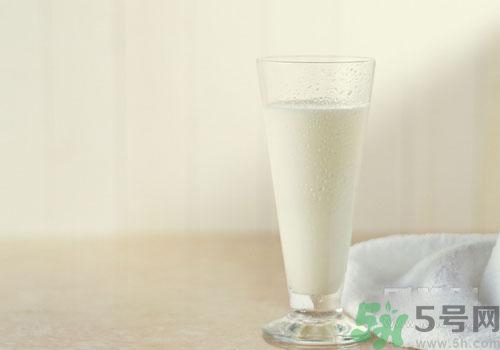 晚上喝純牛奶會長胖嗎？純牛奶什么喝比較好？