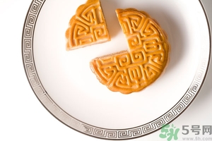 月餅的熱量高嗎？吃一個(gè)月餅會(huì)長胖嗎？