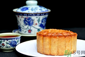 月餅的熱量高嗎？吃一個(gè)月餅會(huì)長胖嗎？