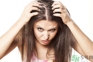 產(chǎn)后多久開始掉頭發(fā)？產(chǎn)后脫發(fā)會(huì)持續(xù)多久？