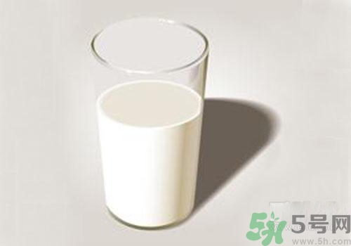 喝純牛奶會上火嗎？喝純牛奶有什么壞處？