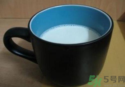 喝純牛奶會上火嗎？喝純牛奶有什么壞處？