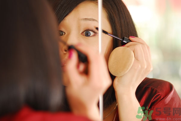 眼影可以當(dāng)眉粉用嗎？眼影可以當(dāng)鼻影用嗎？
